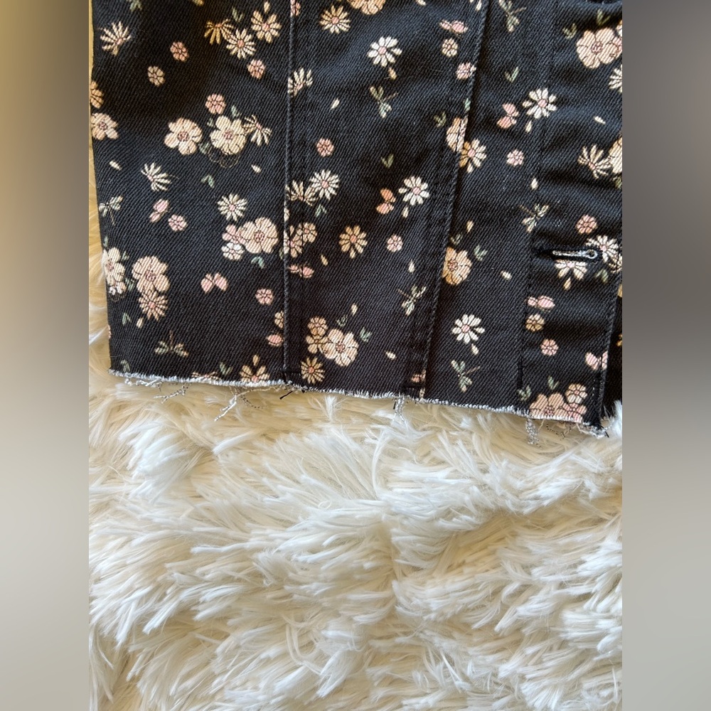 Celebrity Pink | Black Denim Puff Sleeve Jean Jacket with Floral Print - Picture 9 of 11